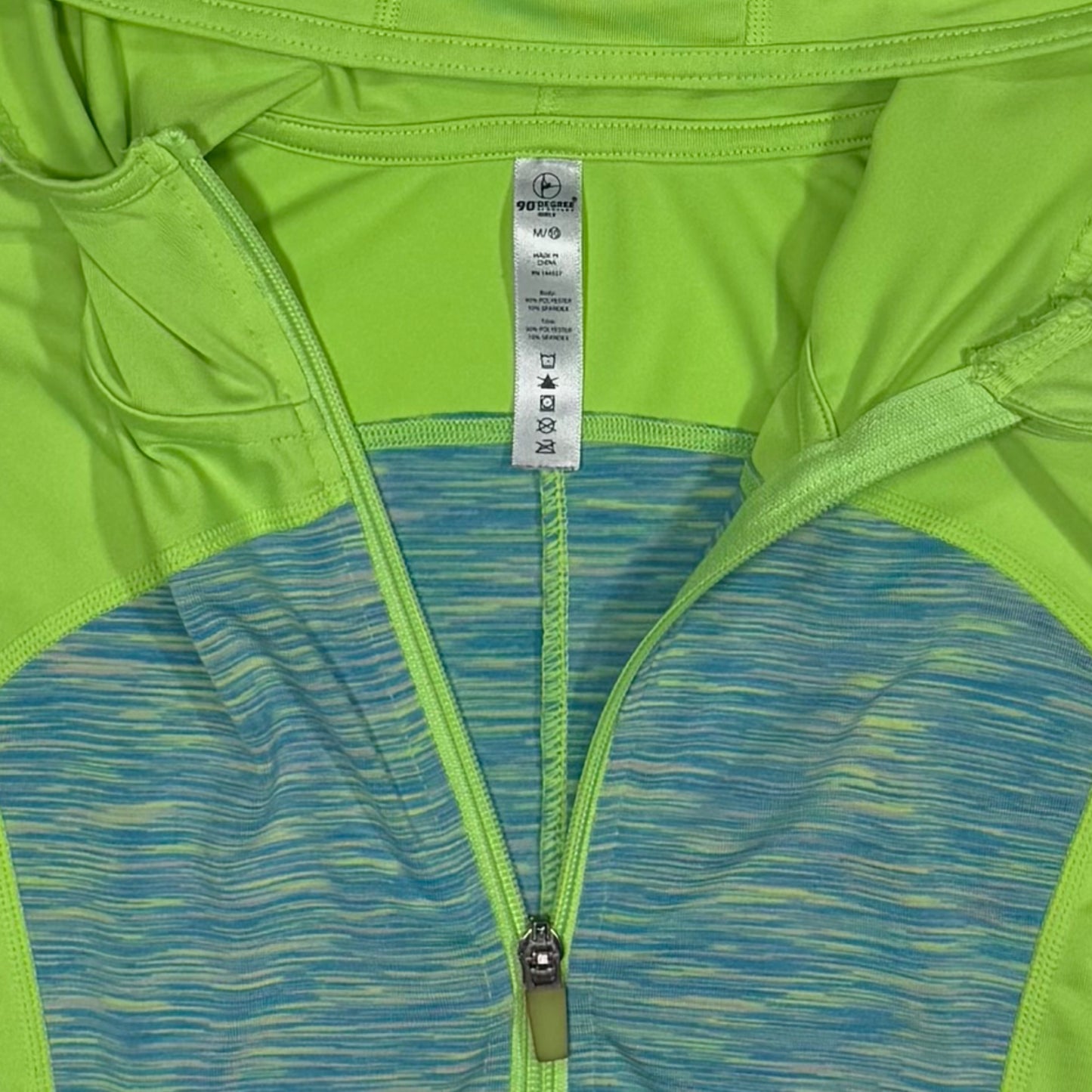 CHAQUETA DEPORTIVA VERDE NEÓN CON CAPUCHA | 90 DEGREE BY REFLEX | TALLA M