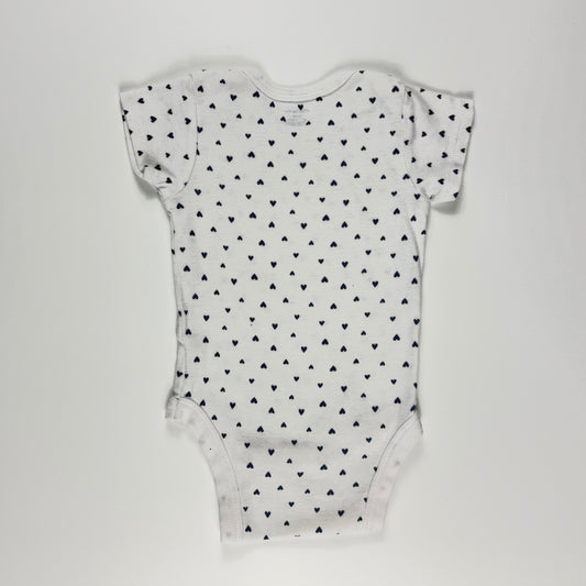 ENTERIZO CON ESTAMPADO DE CORAZONES | GERBER | TALLA 0–3 MESES