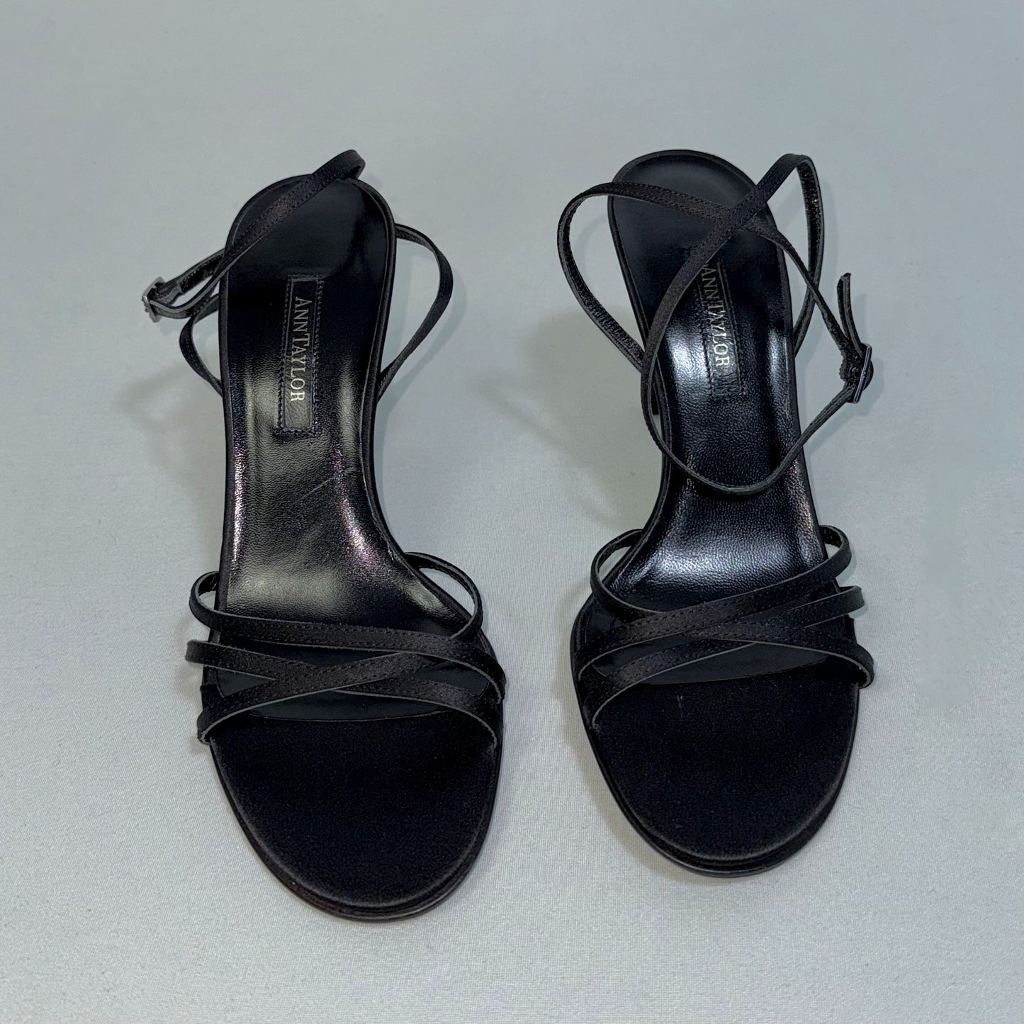 SANDALIAS DE TACÓN NEGRO SATINADO CON SU CAJA | ANN TAYLOR | 8