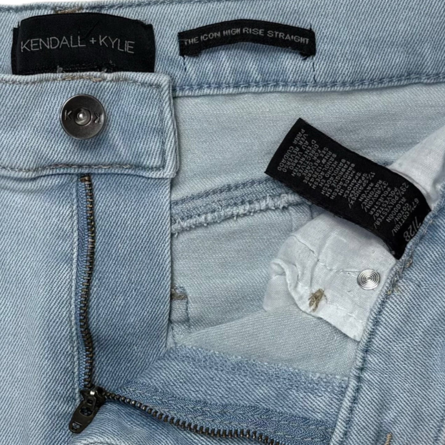 JEANS RECTO TIRO ALTO LAVADO CLARO | KENDALL + KYLIE | TALLA 28