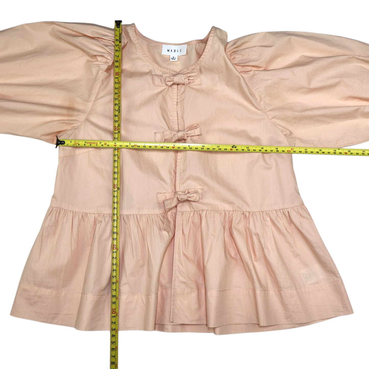 BLUSA PEPLUM CON LAZOS FRONTALES Y MANGAS ABULLONADAS | MABLE | TALLA S