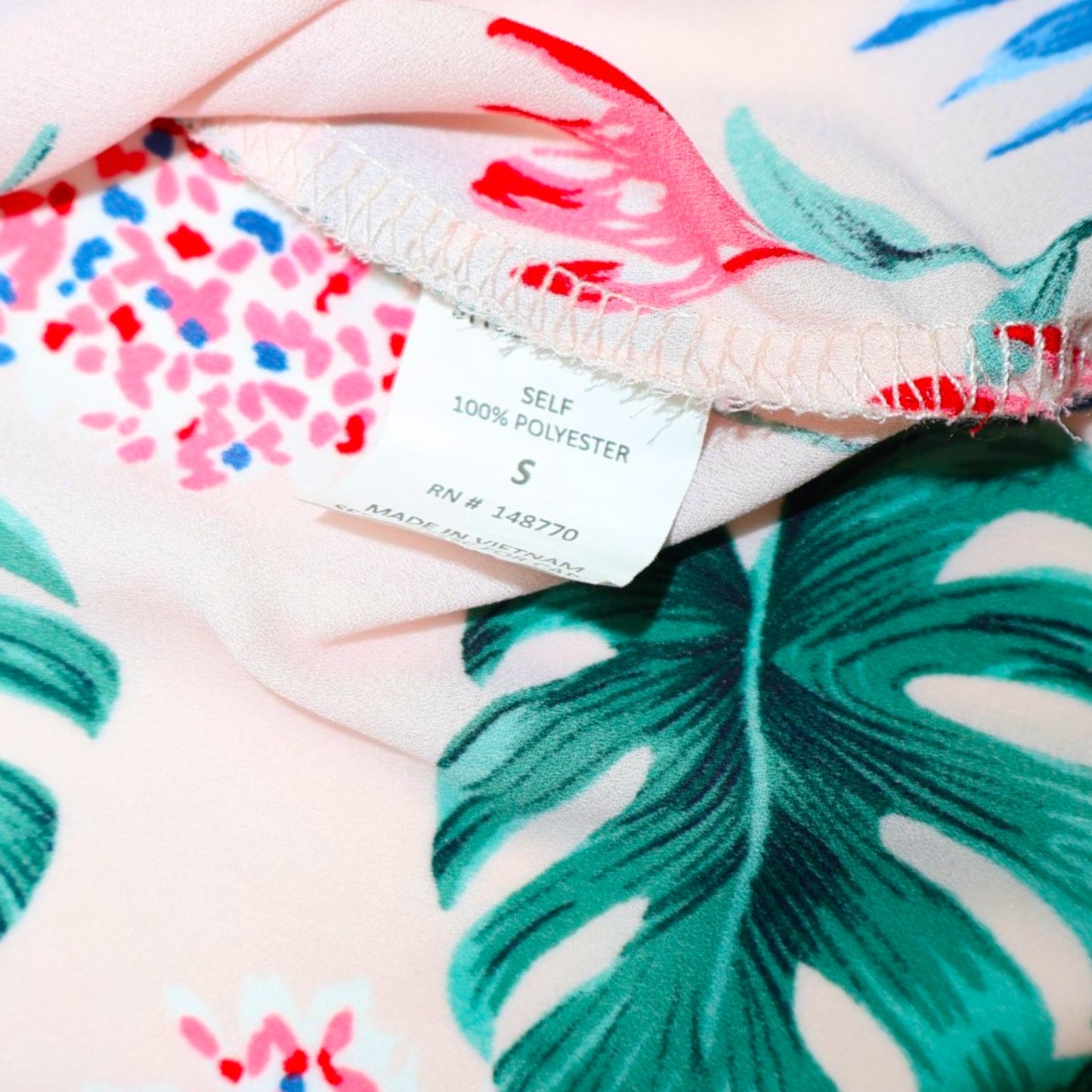 CAMISA MANGA CORTA CON ESTAMPADO TROPICAL | SIENNA SKY | TALLA S
