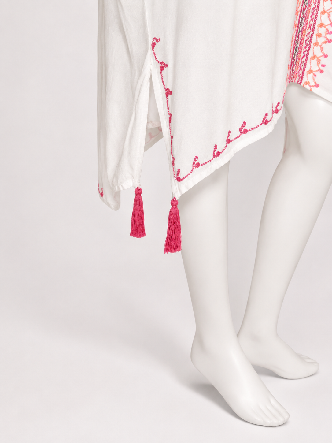 SALIDA DE BAÑO BLANCA CON BORDADOS ROSADOS | BEACHES & BOHO | TALLA L/XL