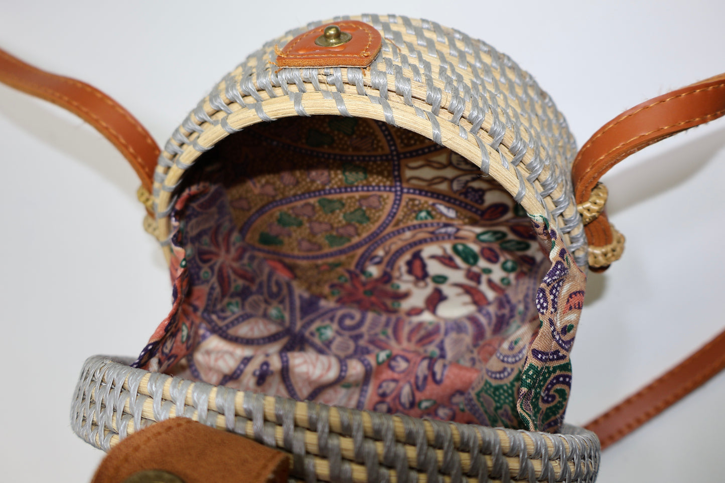 CARTERA REDONDA TEJIDA DE BALI
