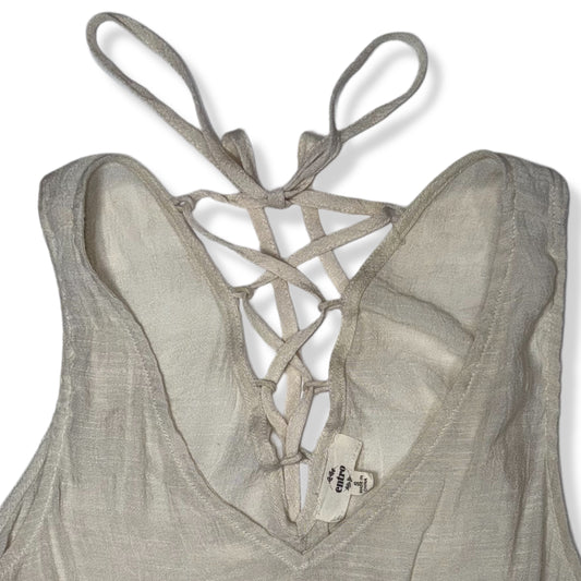 TOP CON ESCOTE ENTRELAZADO Y VOLANTES | ENTRO | S