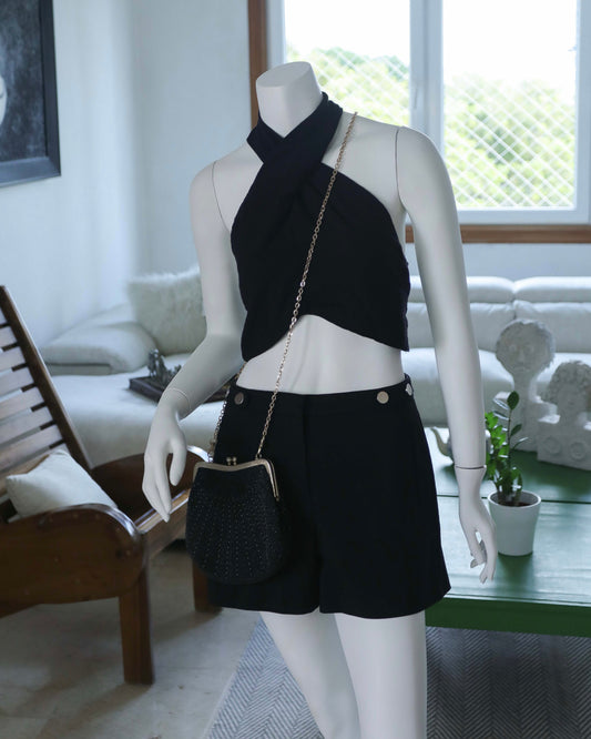 SHORT NEGRO DE TIRO ALTO CON BOTONES METÁLICOS | EXPRESS | TALLA 2