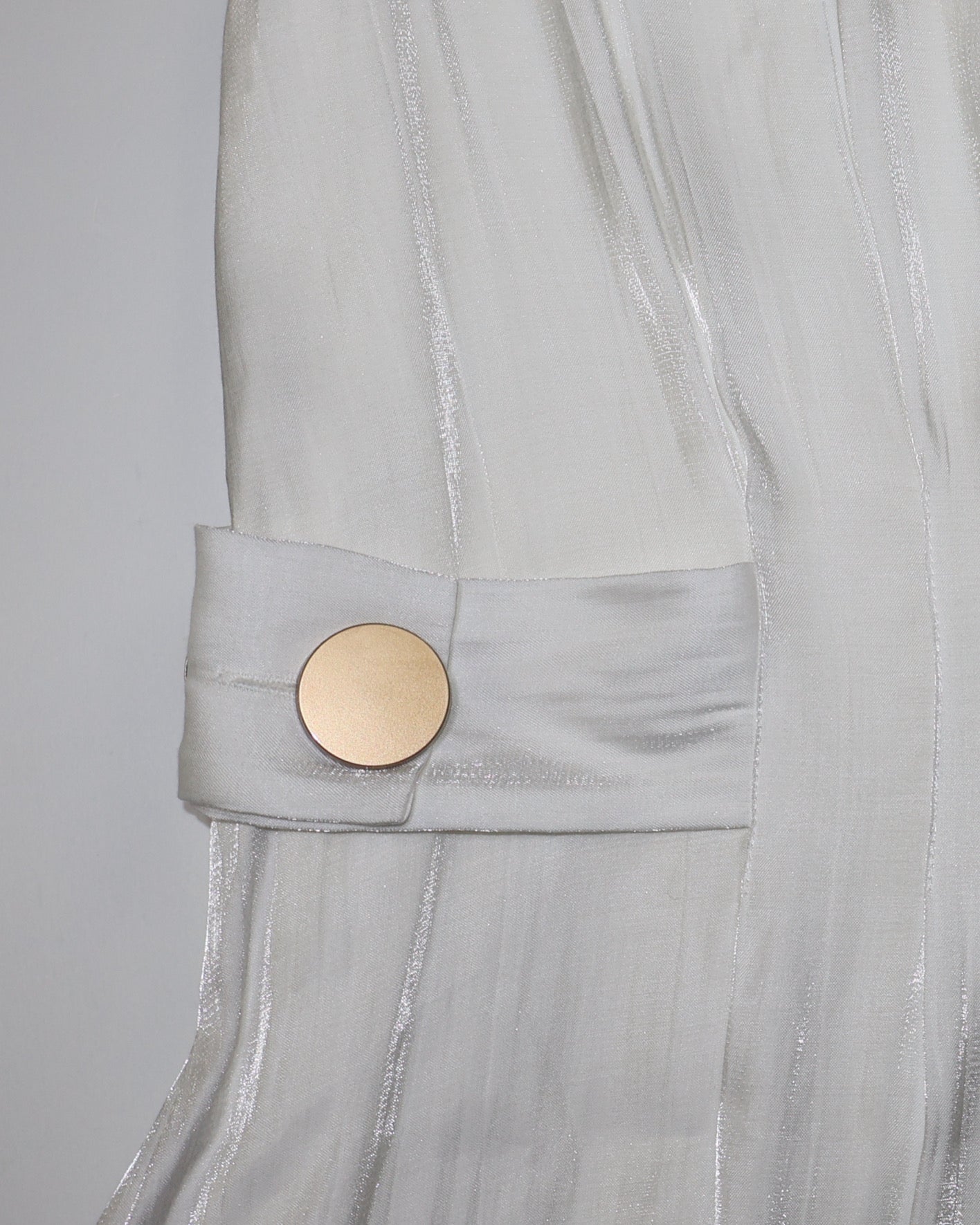 VESTIDO MIDI BLANCO SATINADO CON BOTONES LATERALES | TALLA L