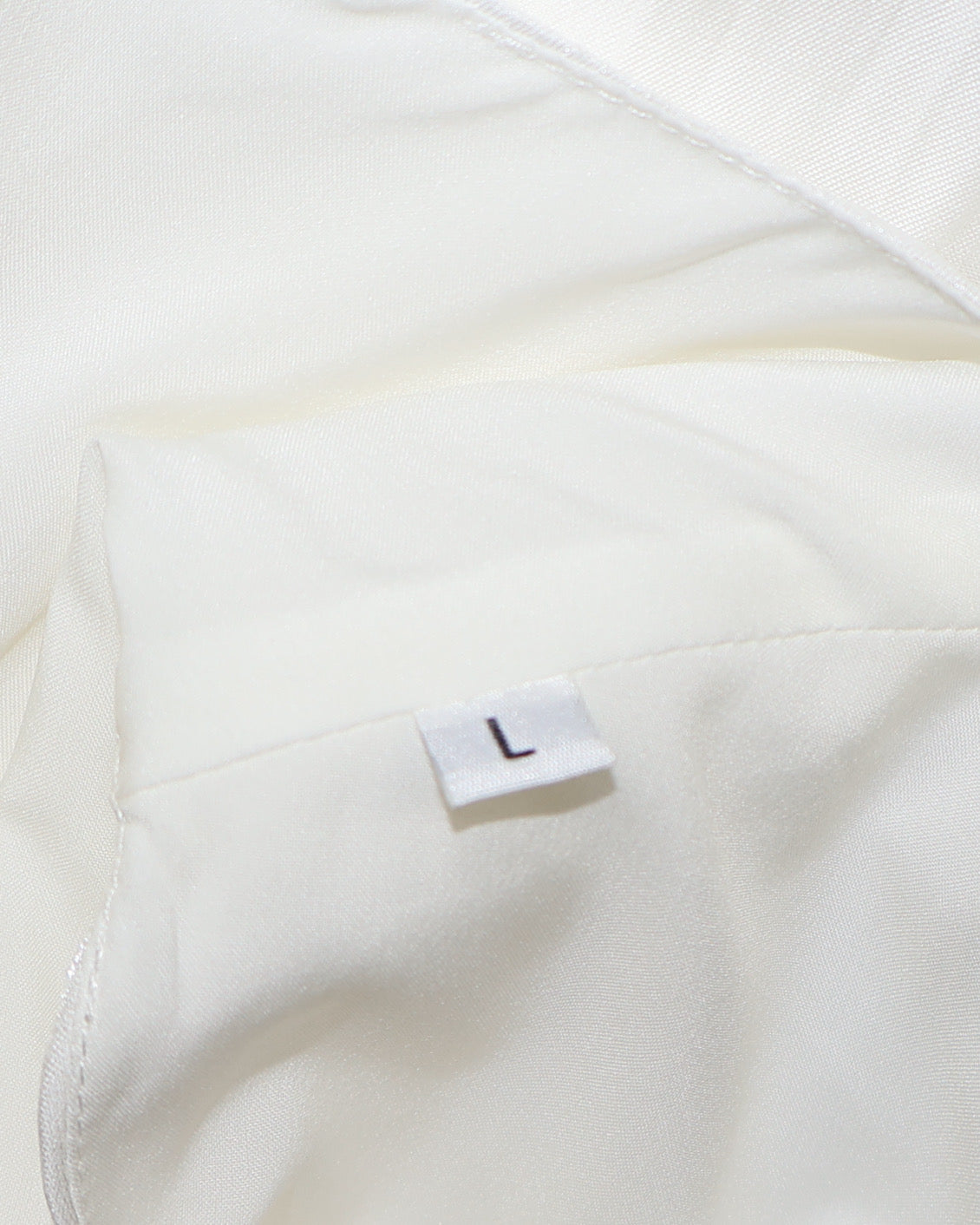 VESTIDO MIDI BLANCO SATINADO CON BOTONES LATERALES | TALLA L