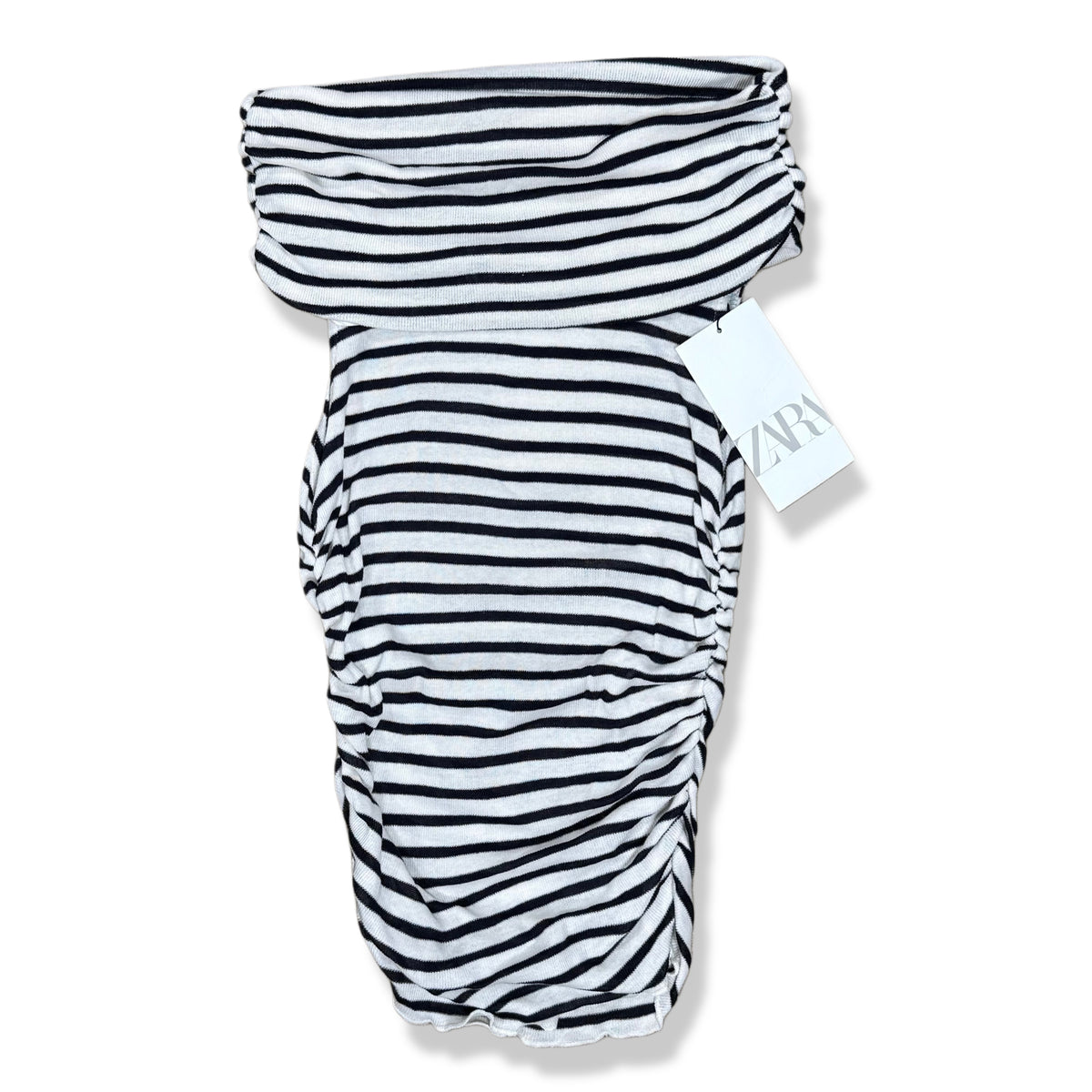 TOP DE RAYAS BLANCO Y NEGRO CON CUELLO DRAPEADO | ZARA | TALLA S