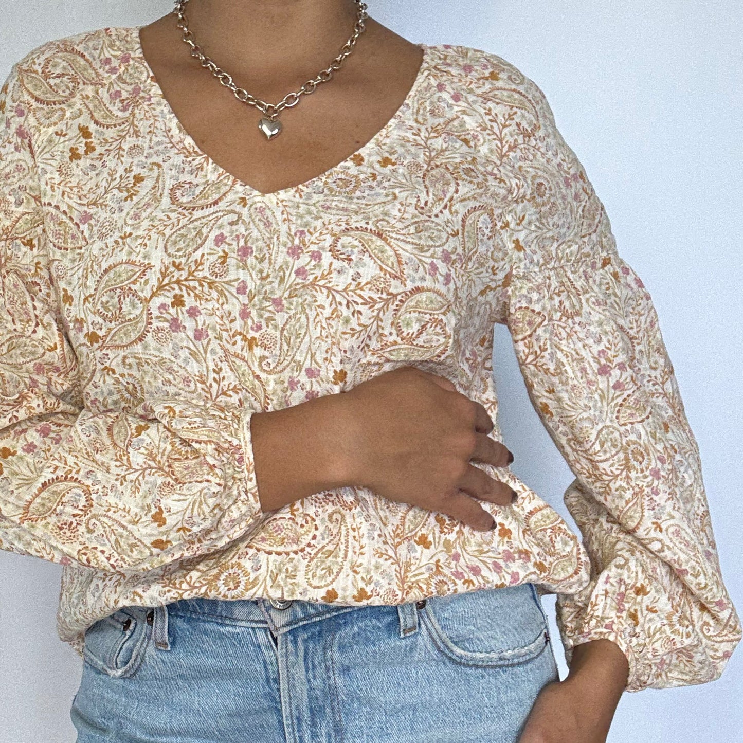 BLUSA CON ESTAMPADO PAISLEY CUELLO EN V | A.N.A. | TALLA M