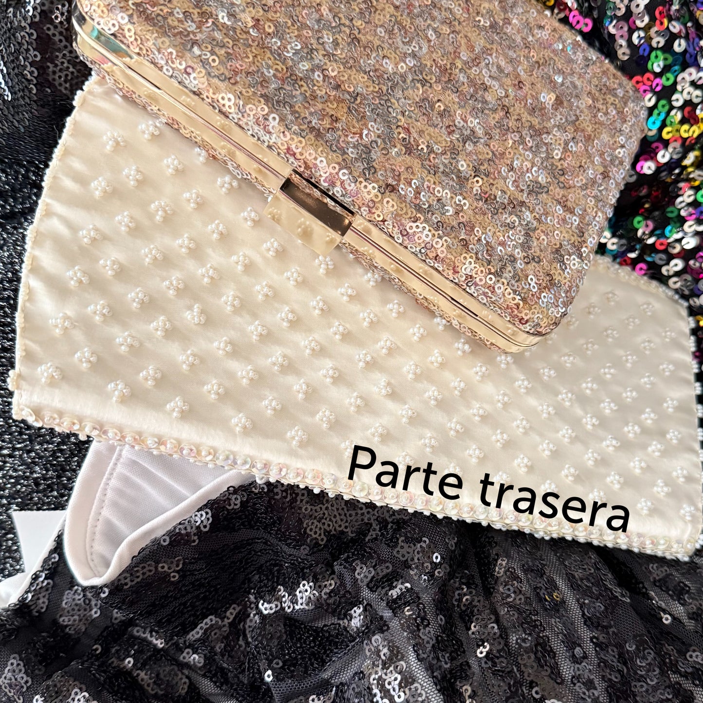 CLUTCH VINTAGE BLANCO HUESO CON PEDRERÍA BORDADA A MANO | LA REGALE