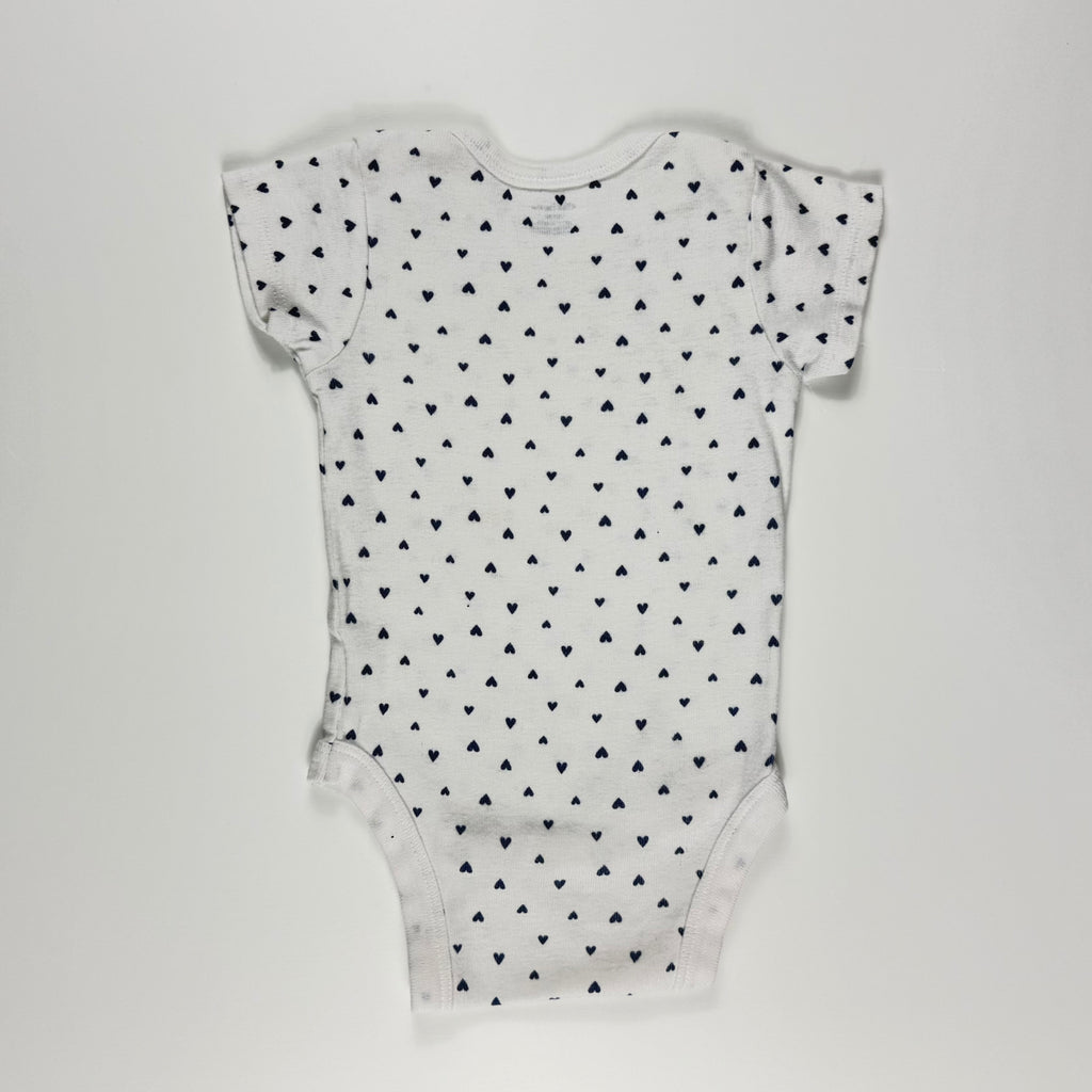ENTERIZO CON ESTAMPADO DE CORAZONES | GERBER | TALLA 0–3 MESES