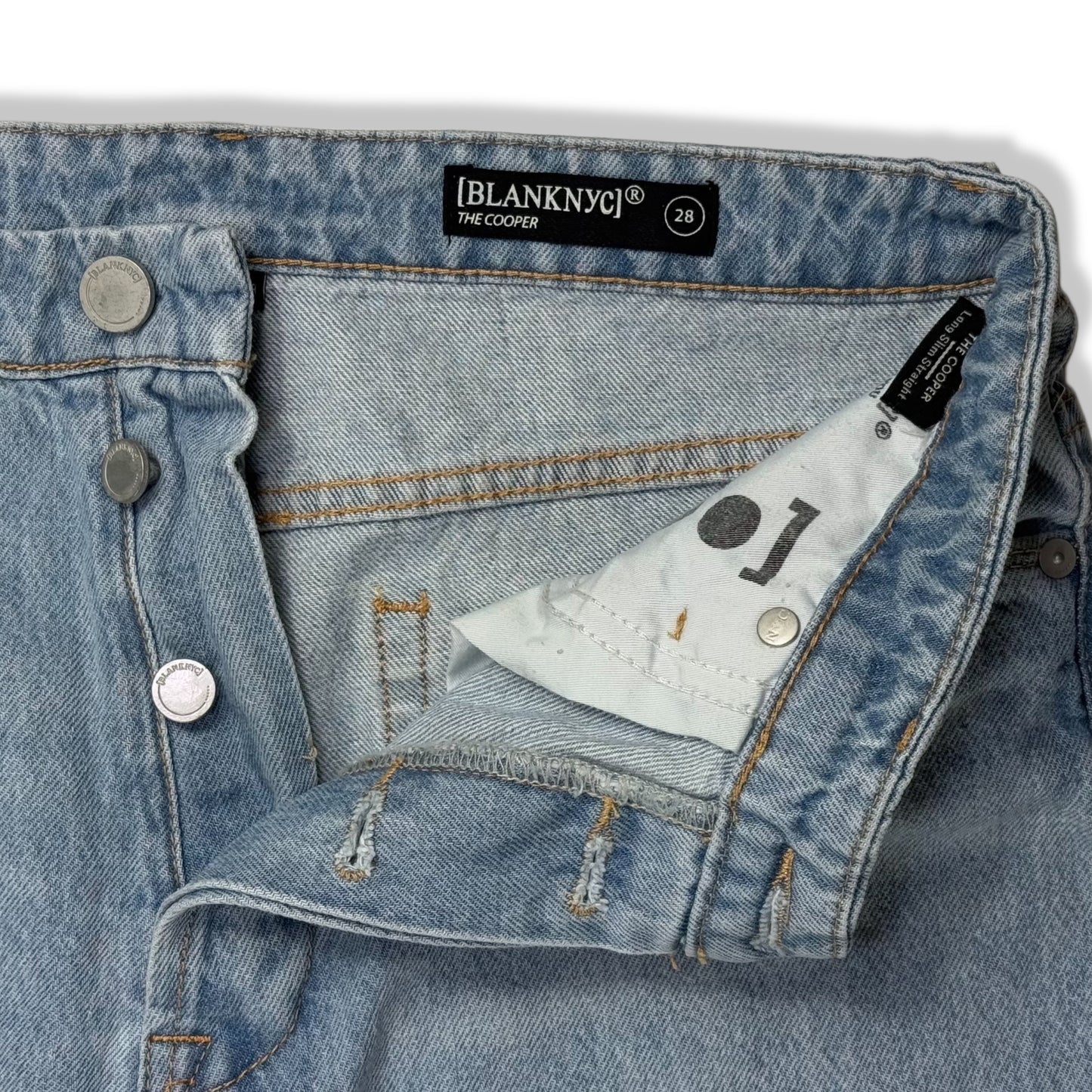 JEANS RECTOS CON ABERTURA EN EL TOBILLO | BLANKNYC | TALLA 28 (M/6)