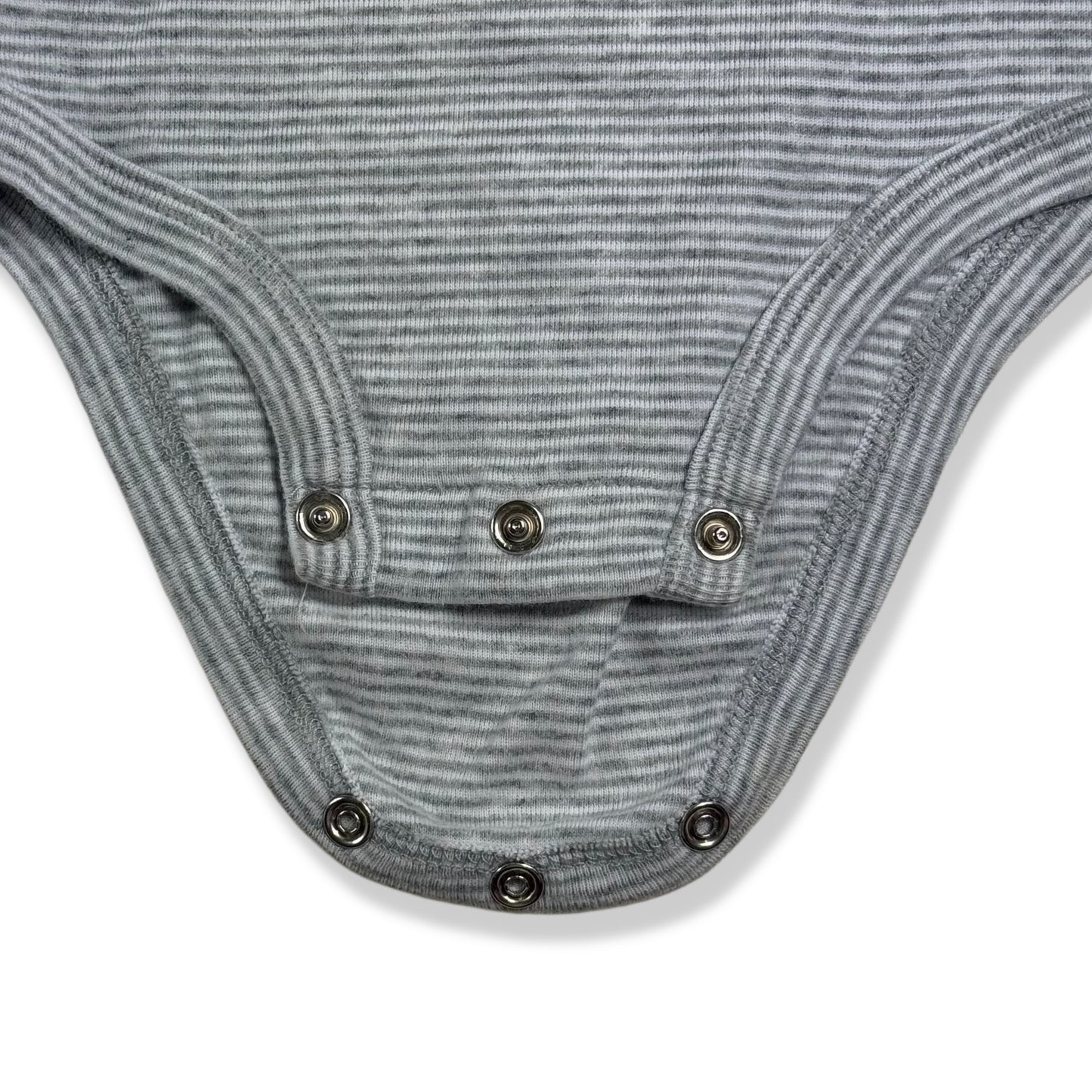 BODY MANGA LARGA DE RAYAS GRIS PARA BEBÉS | CARTER’S | TALLA 6M