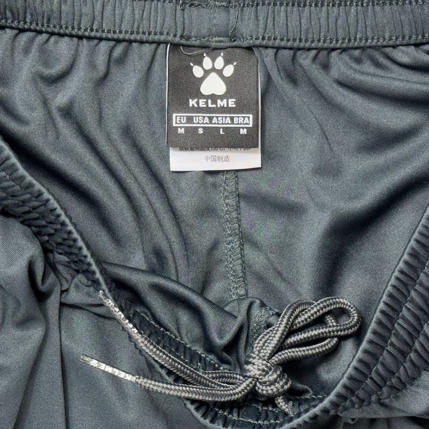 SHORT DEPORTIVO CON PROTECCIÓN ACOLCHADA | KELME | TALLA S