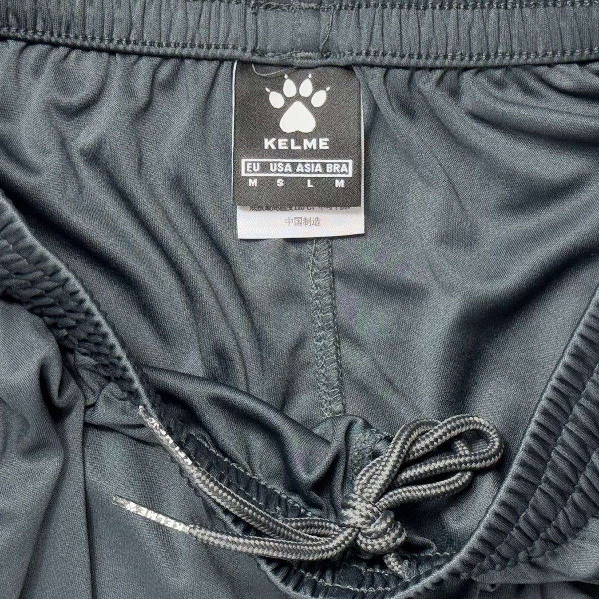 SHORT DEPORTIVO CON PROTECCIÓN ACOLCHADA | KELME | TALLA S