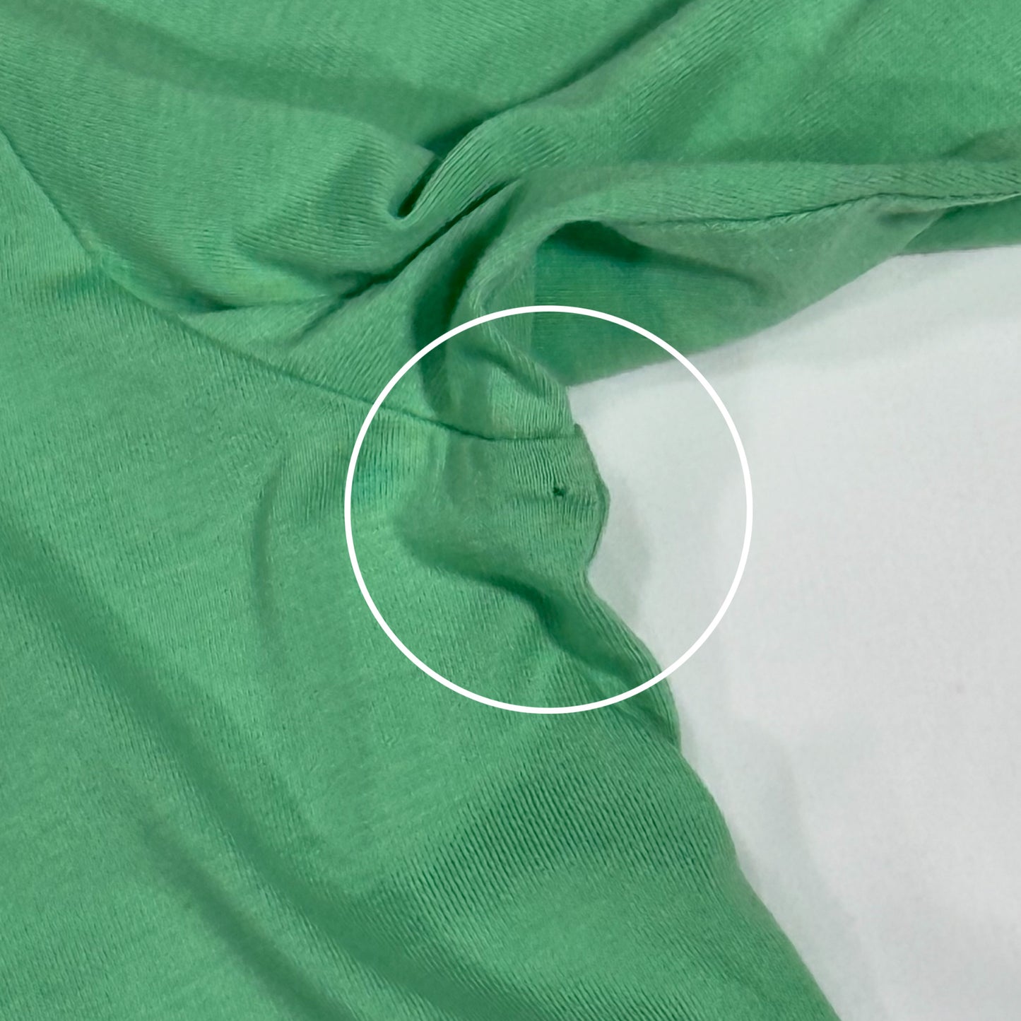 CAMISETA VERDE CON BOLSILLO PARA HOMBRE | TOMMY BAHAMA | TALLA M