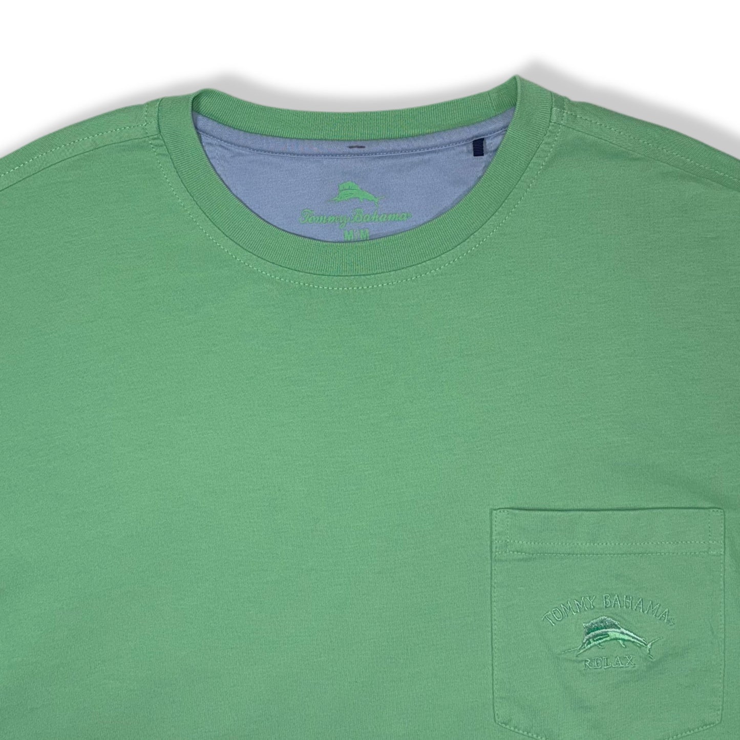 CAMISETA VERDE CON BOLSILLO PARA HOMBRE | TOMMY BAHAMA | TALLA M