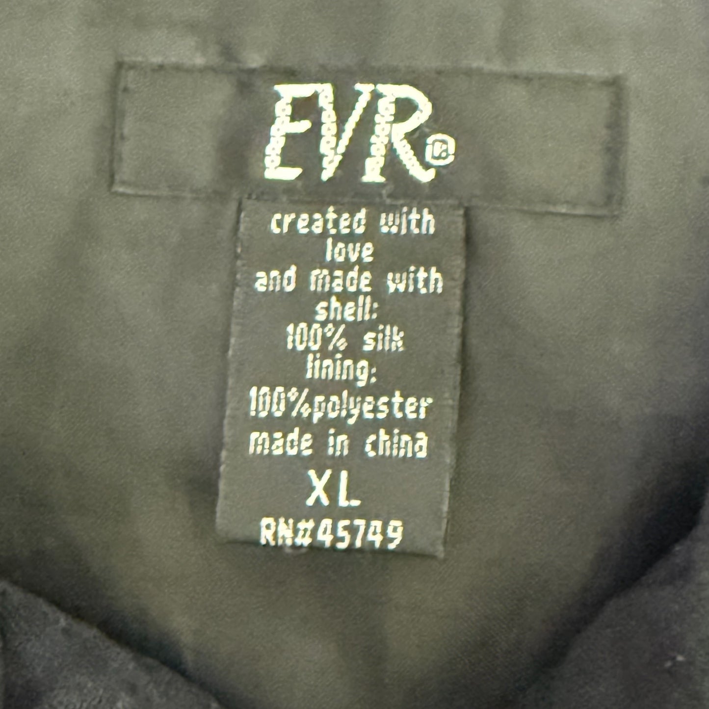 CHAQUETA NEGRA CON DETALLES DE AGUJEROS | EVR | TALLA XL