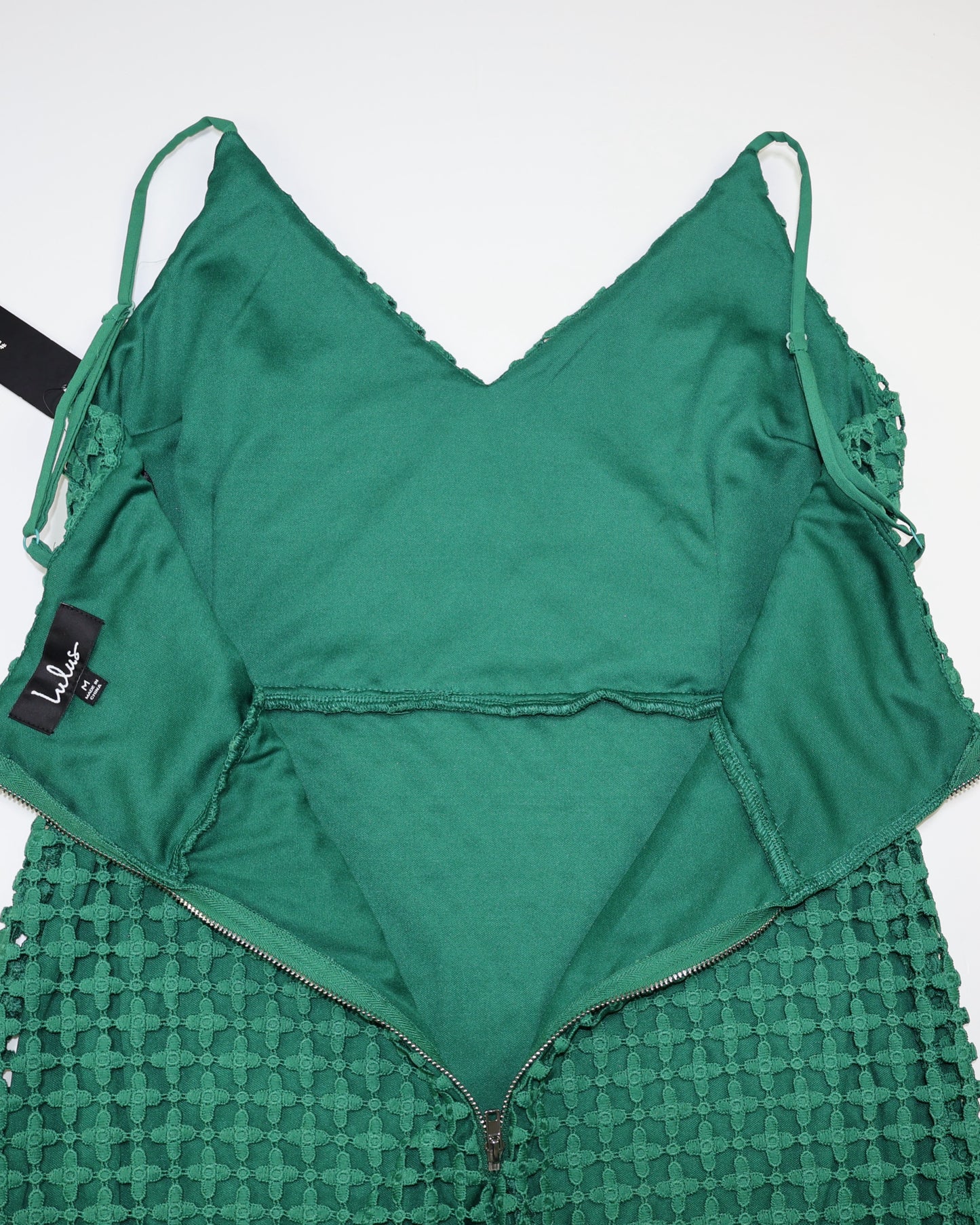 NUEVO CON ETIQUETA | VESTIDO MINI VERDE DE ENCAJE | LULUS | TALLA M