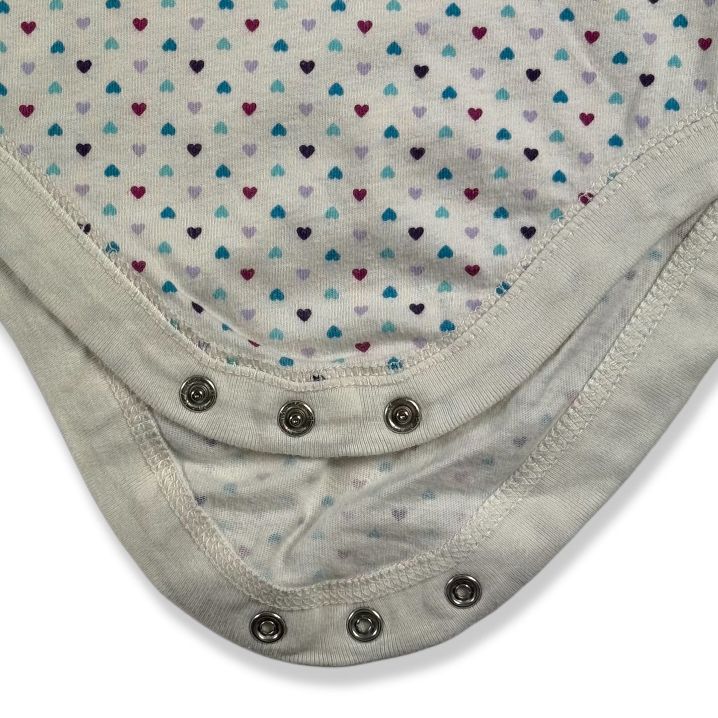 ENTERIZO CON ESTAMPADO DE CORAZONES | TOUGHSKINS | TALLA 24M