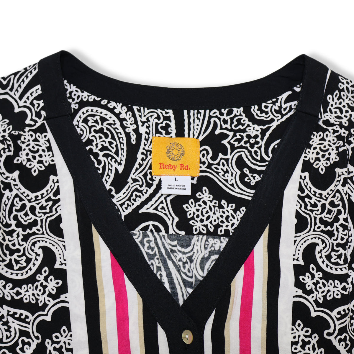 BLUSA ESTAMPADA BLANCO Y NEGRO CON BOTONES | RUBY RD. | TALLA L