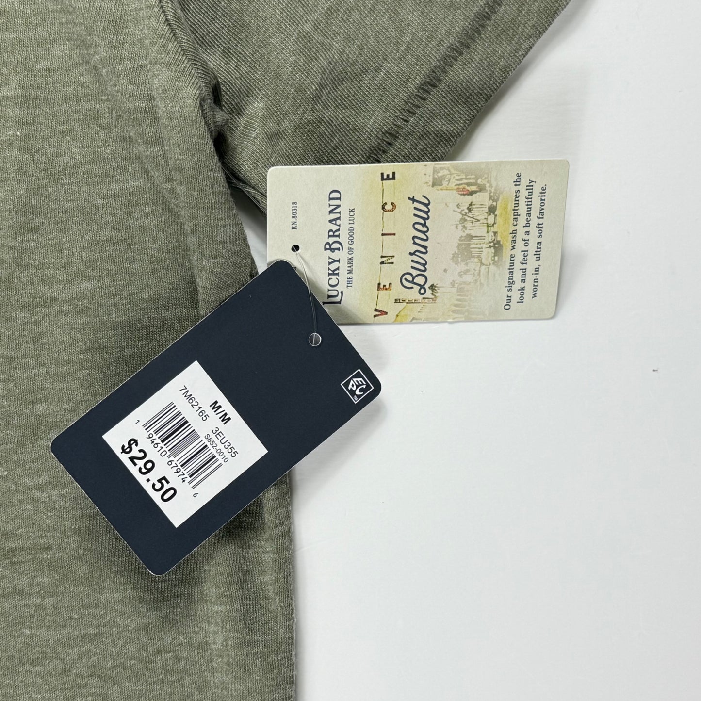 NUEVA CON ETIQUETA | CAMISETA VERDE OLIVA CON CUELLO V | LUCKY BRAND | TALLA M