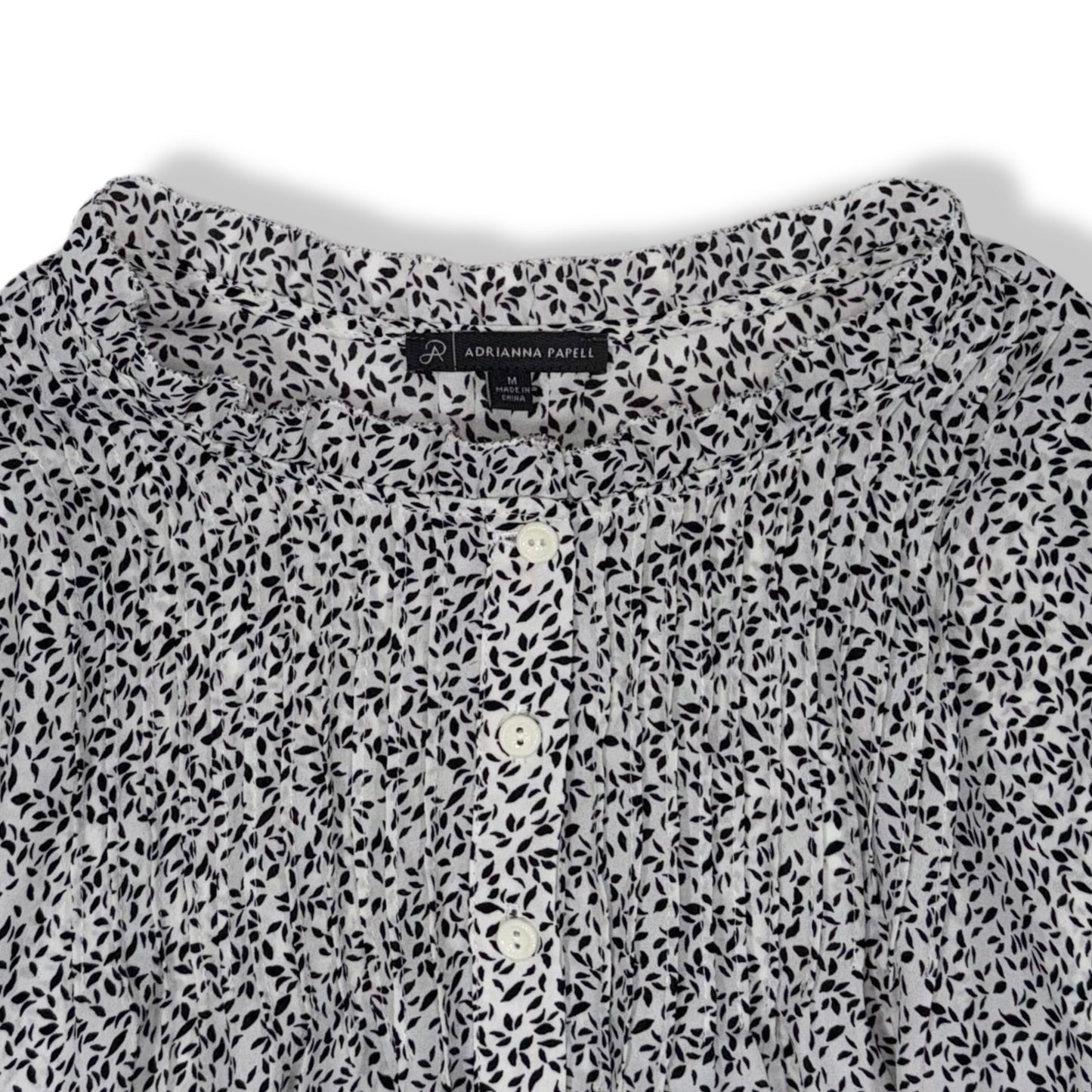 BLUSA ESTAMPADA BLANCO Y NEGRO BOTONES FRONTALES | ADRIANNA PAPELL | TALLA M