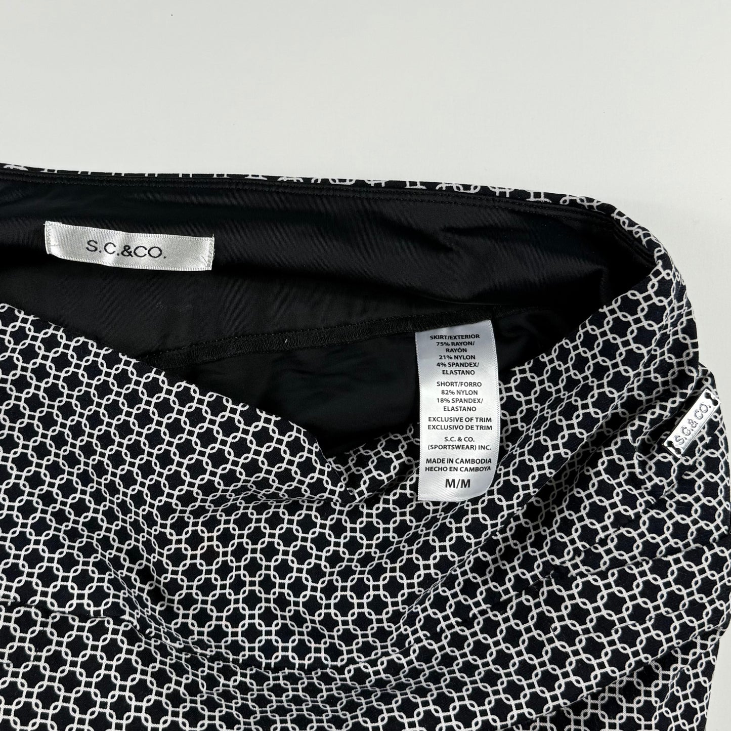 FALDA DEPORTIVA ESTAMPADA CON SHORTS | S.C. & CO. | TALLA M