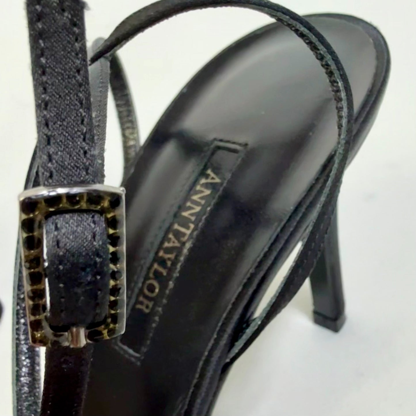 SANDALIAS DE TACÓN NEGRO SATINADO CON SU CAJA | ANN TAYLOR | 8