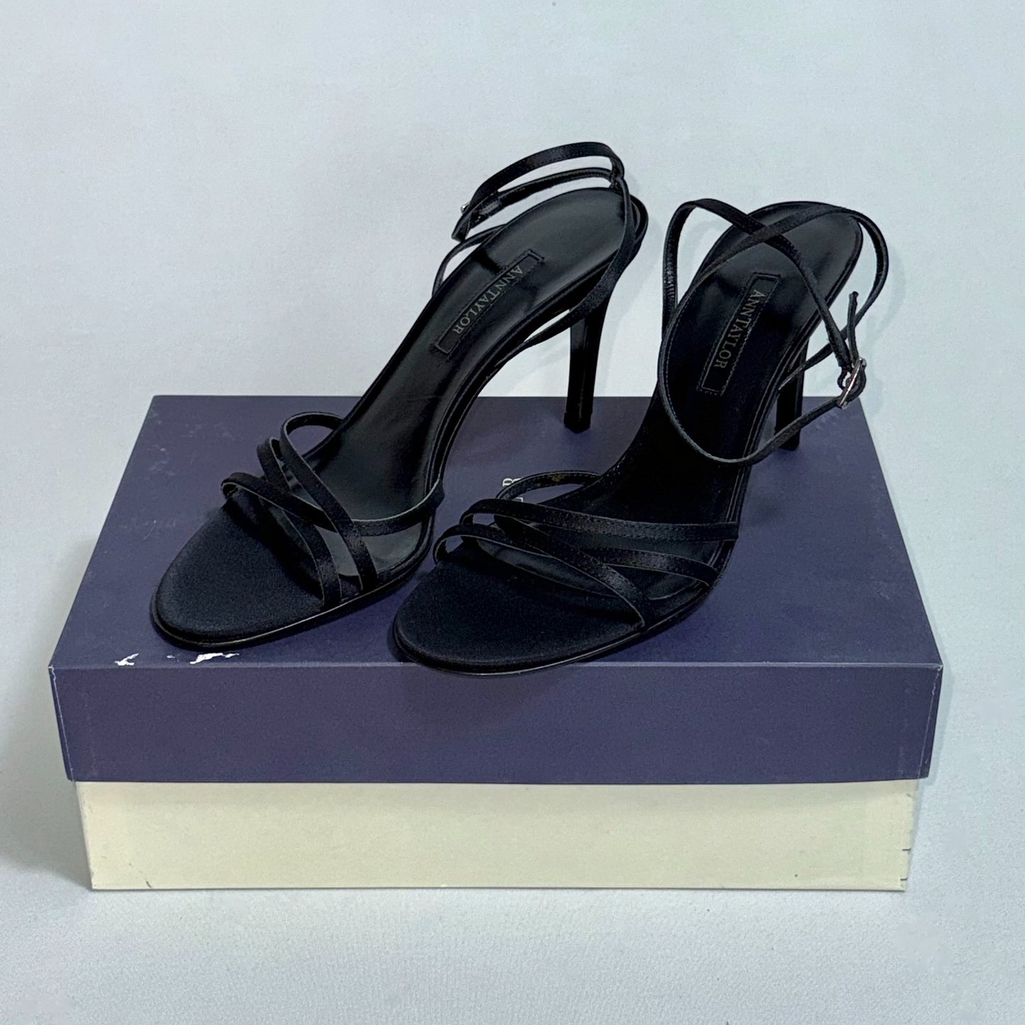 SANDALIAS DE TACÓN NEGRO SATINADO CON SU CAJA | ANN TAYLOR | 8