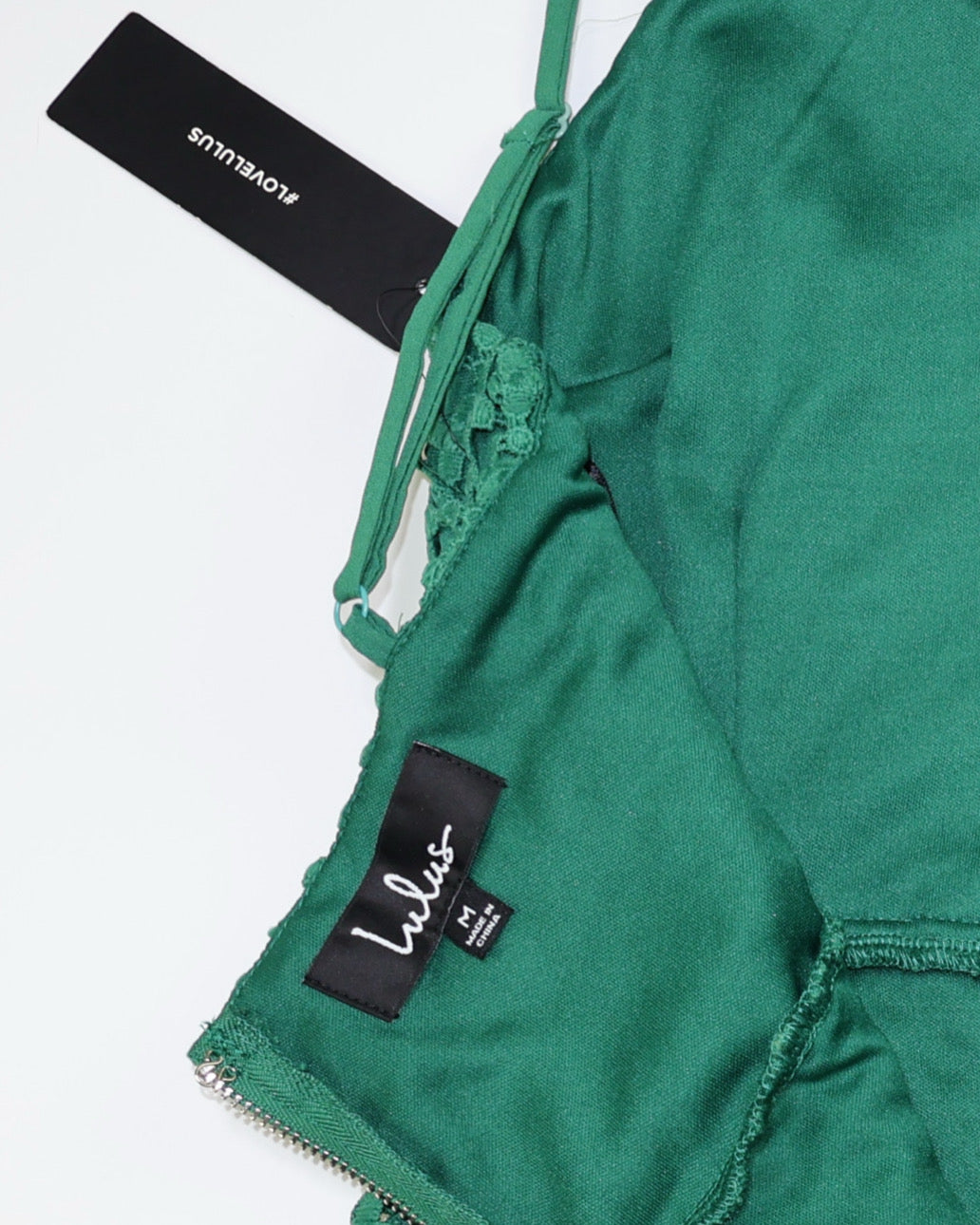 NUEVO CON ETIQUETA | VESTIDO MINI VERDE DE ENCAJE | LULUS | TALLA M