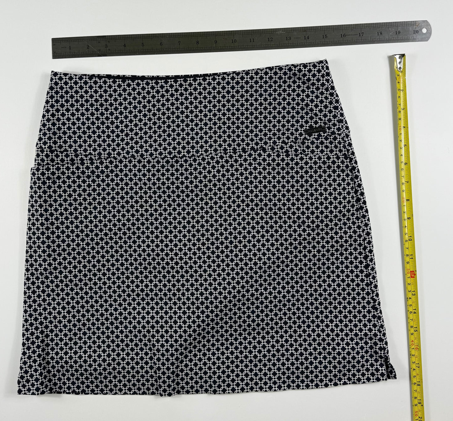 FALDA DEPORTIVA ESTAMPADA CON SHORTS | S.C. & CO. | TALLA M