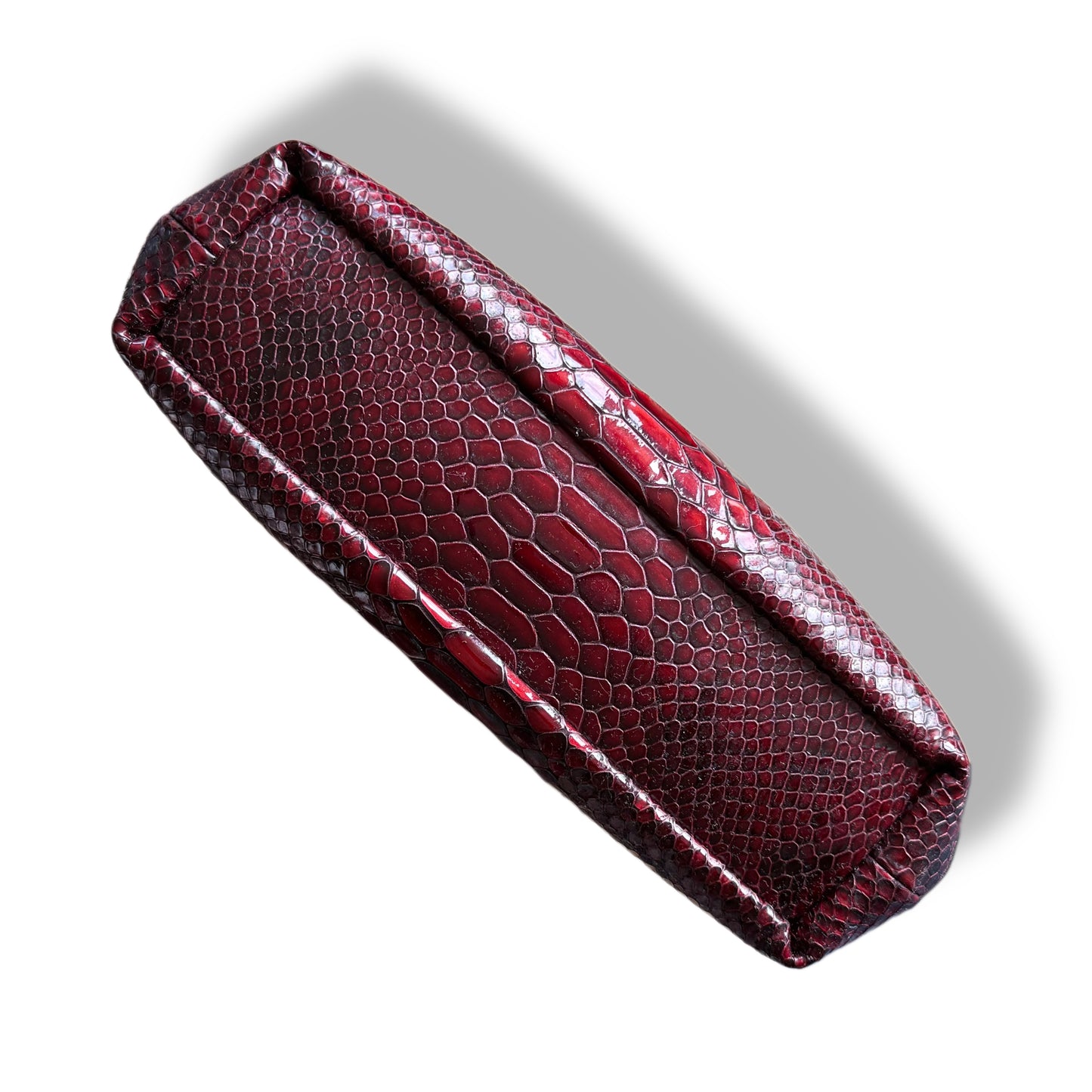 CLUTCH DE PIEL EDICIÓN LIMITADA RED PYTHON “FIRST KISS” | BRIGHTON