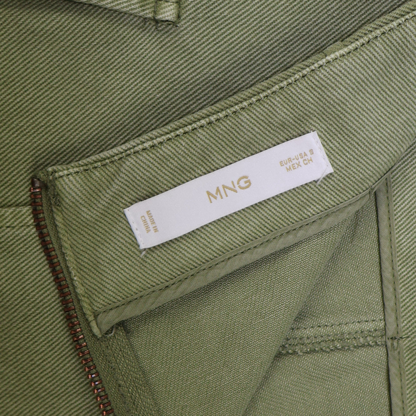 FALDA MINI TIPO CARGO VERDE | MANGO | TALLA S