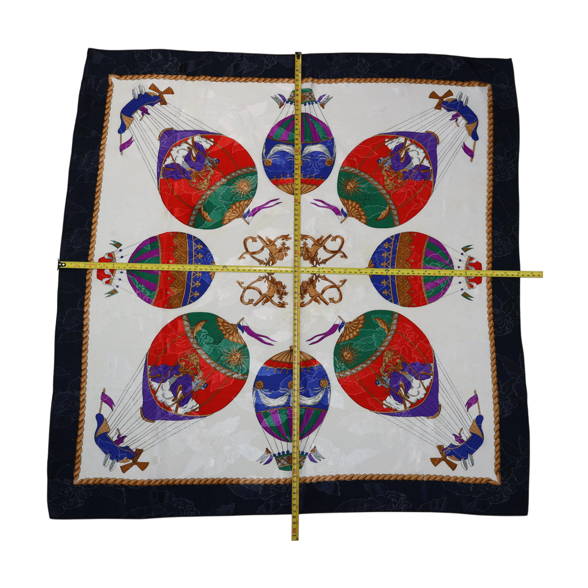 PAÑUELO VINTAGE CON GLOBOS AEROSTÁTICOS | 34” X 34”
