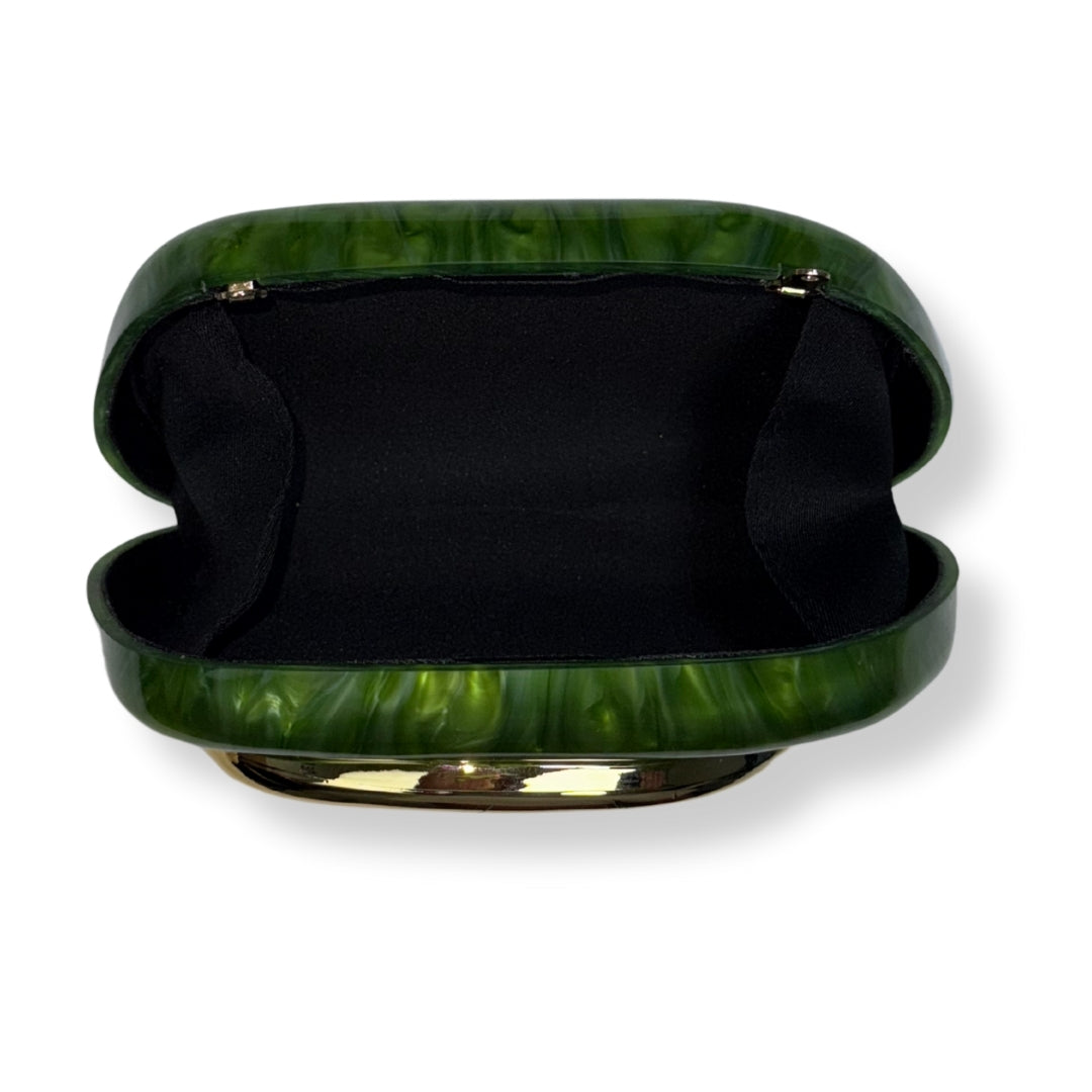CARTERA ACRÍLICA ESTILO MÁRMOL VERDE CON ASA DORADA