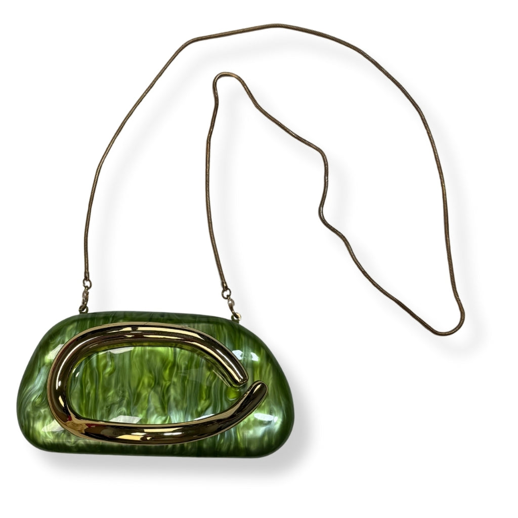 CARTERA ACRÍLICA ESTILO MÁRMOL VERDE CON ASA DORADA
