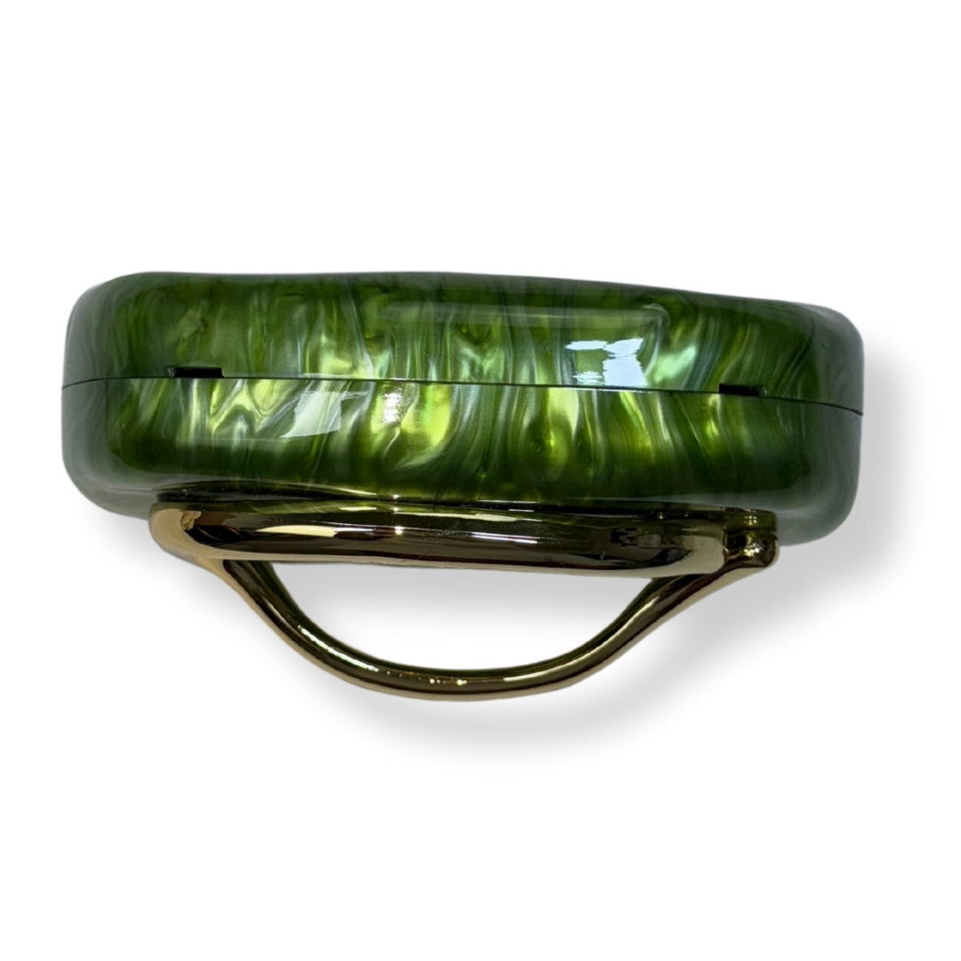 CARTERA ACRÍLICA ESTILO MÁRMOL VERDE CON ASA DORADA