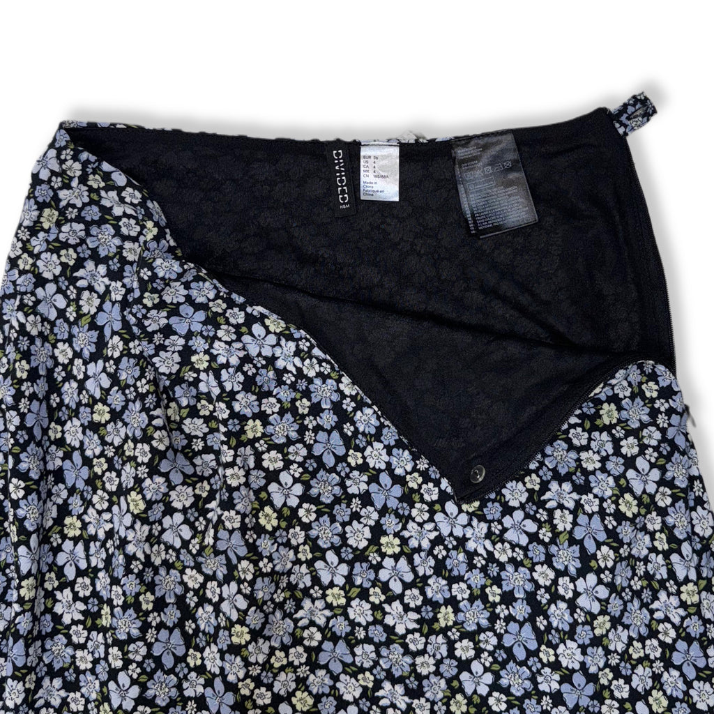 FALDA CORTA CON ESTAMPADO FLORAL | DIVIDED (H&M) | TALLA 4 (S)