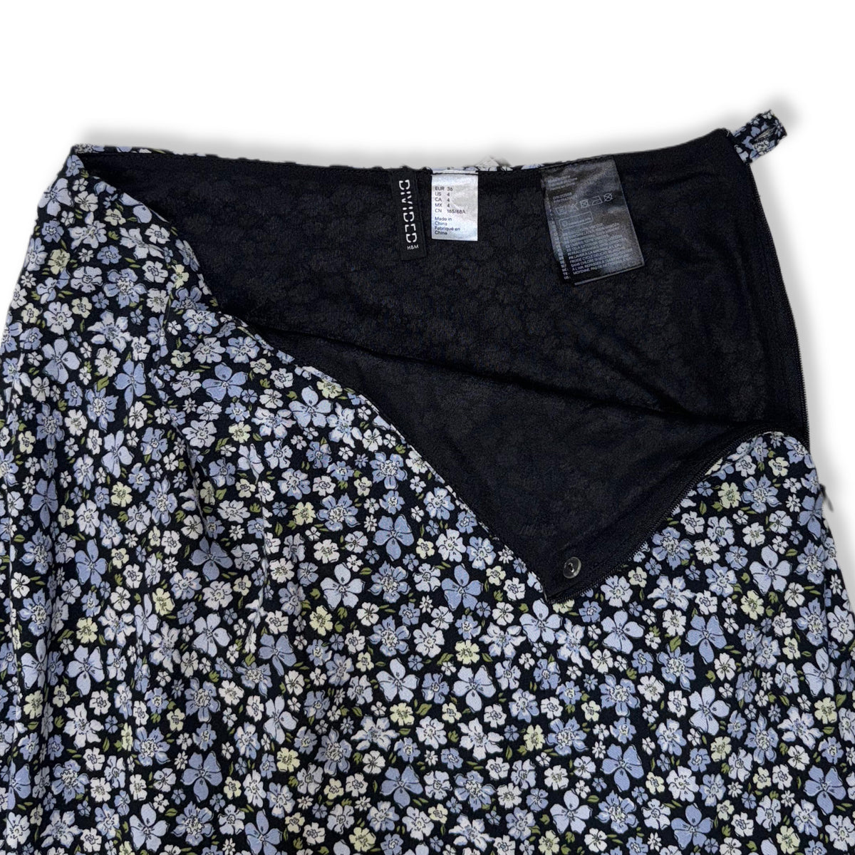 FALDA CORTA CON ESTAMPADO FLORAL | DIVIDED (H&M) | TALLA 4 (S)