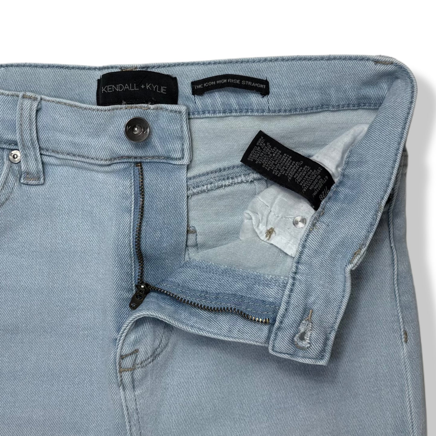 JEANS RECTO TIRO ALTO LAVADO CLARO | KENDALL + KYLIE | TALLA 28