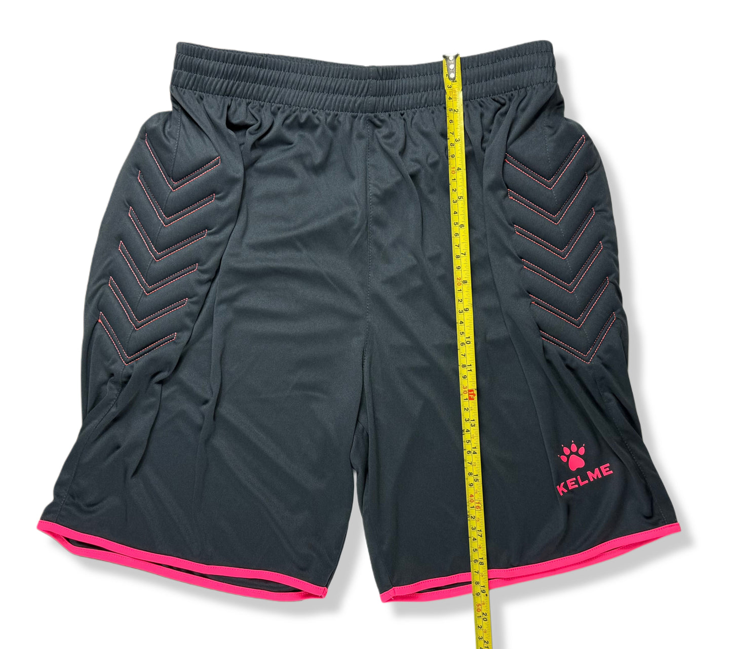 SHORT DEPORTIVO CON PROTECCIÓN ACOLCHADA | KELME | TALLA S