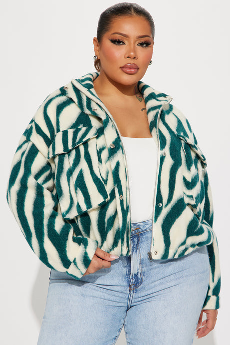 CHAQUETA FAUX FUR CON ESTAMPADO DE CEBRA VERDE | FASHION NOVA | 1X