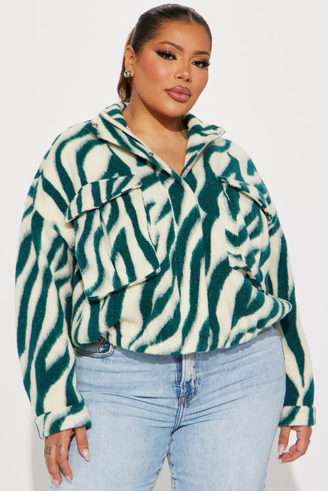 CHAQUETA FAUX FUR CON ESTAMPADO DE CEBRA VERDE | FASHION NOVA | 1X