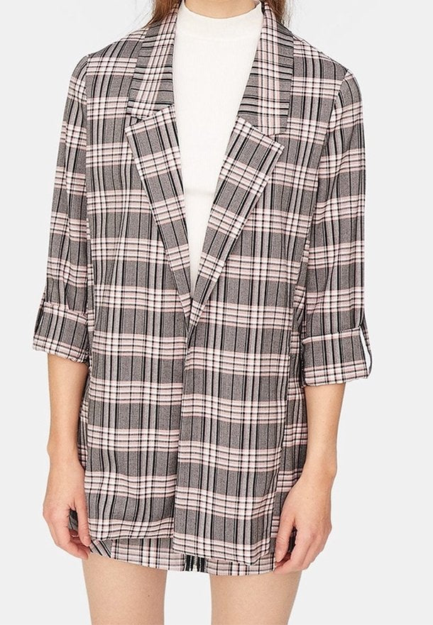 BLAZER DE CUADROS ROSA Y NEGRO DE MANGAS 3/4 | STRADIVARIUS | TALLA S