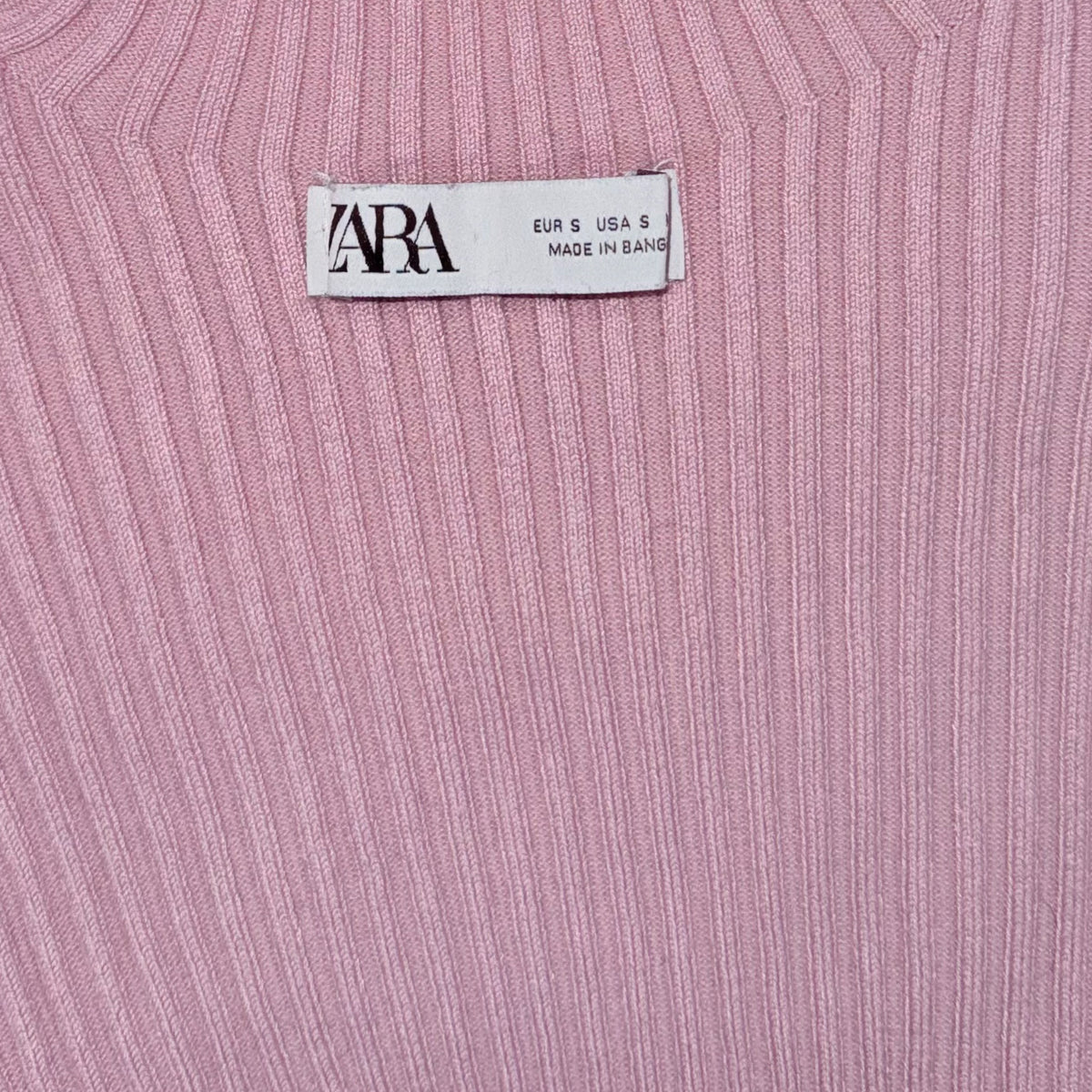 TOP CUELLO ALTO ROSADO | ZARA | TALLA S