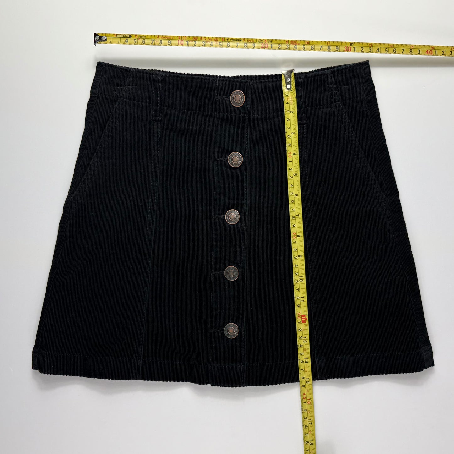 MINI FALDA DE CORDUROY NEGRA | FOREVER 21 | TALLA S