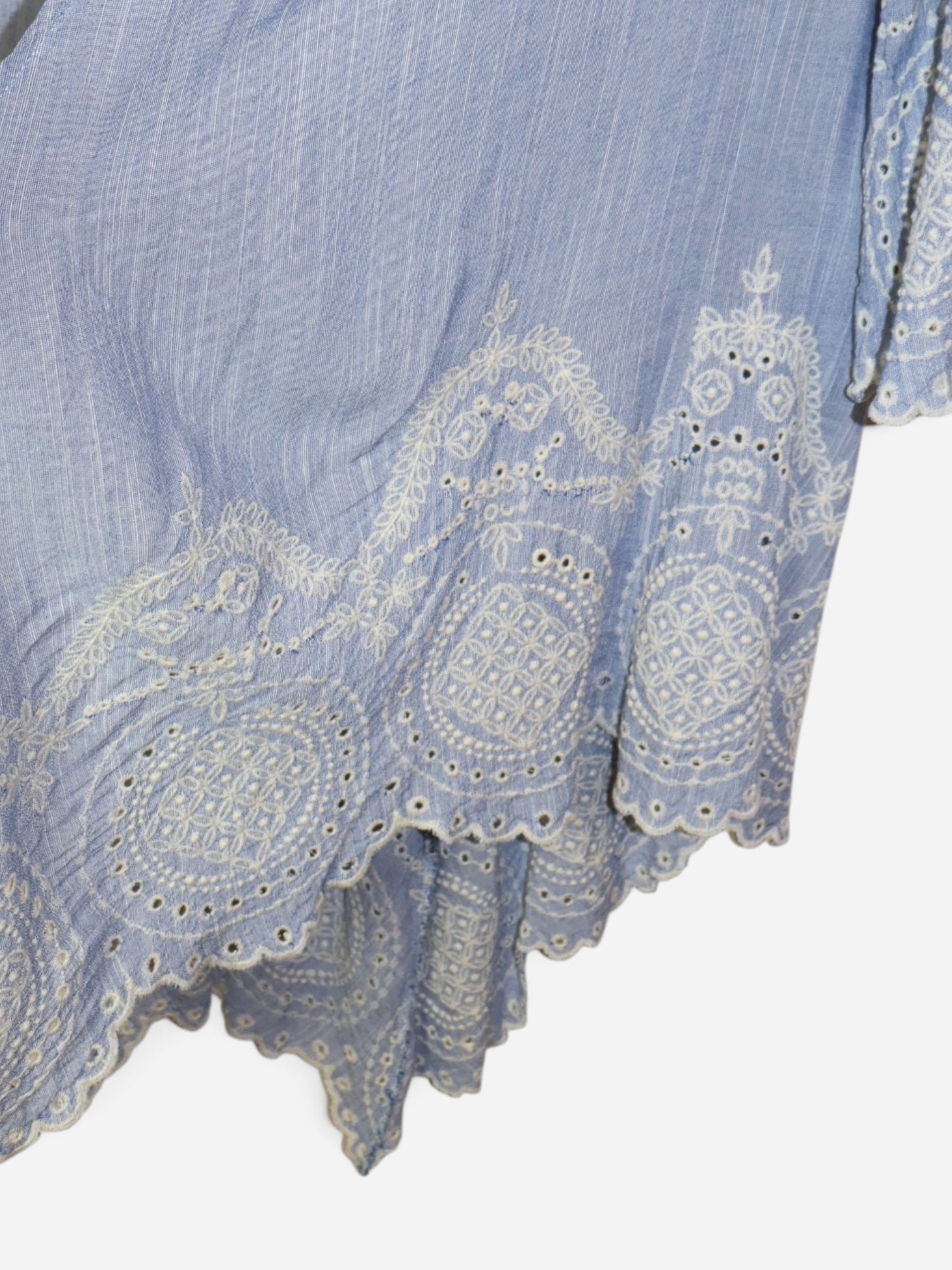 COVER UP DE PLAYA AZUL CLARO CON BORDADO BLANCO | BLUE RAIN | TALLA S