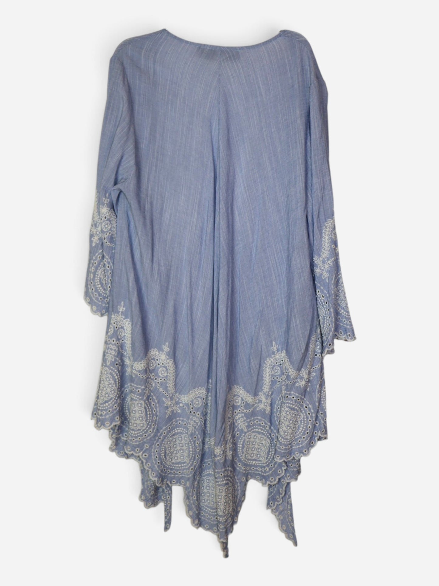 COVER UP DE PLAYA AZUL CLARO CON BORDADO BLANCO | BLUE RAIN | TALLA S